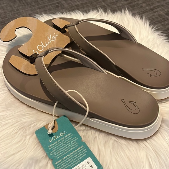 NWT OluKai Nu’a Pi’o Warm Taupe Women’s US 9 - Picture 1 of 8